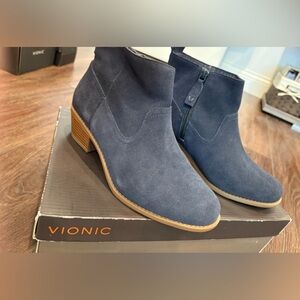 Brand new in box suede leather VIONIC Boots